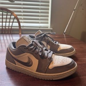 Wmns Air Jordan 1 Low SE 'Light Steel Grey'